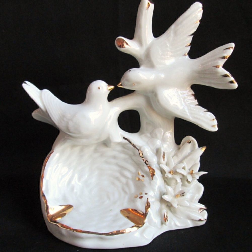 Vintage Lady Angela CAPODIMONTE Italy Porcelain White Gold Trim Birds Doves
